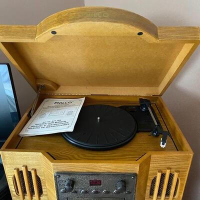 Lot MB122: Philco CD/Record Player and More 