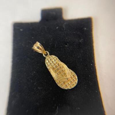 K609 14k Yellow Gold Flip Flop Charm 