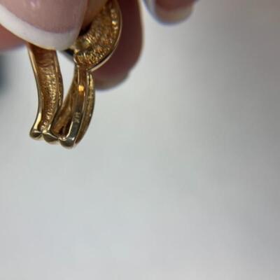 K617 14k Yellow Gold Blue Stone Pendant 