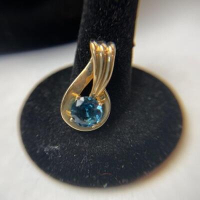 K617 14k Yellow Gold Blue Stone Pendant 
