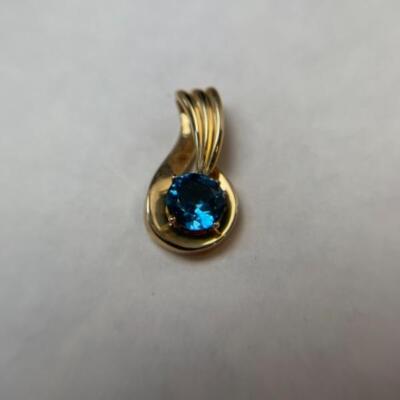 K617 14k Yellow Gold Blue Stone Pendant 