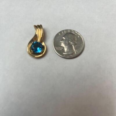 K617 14k Yellow Gold Blue Stone Pendant 