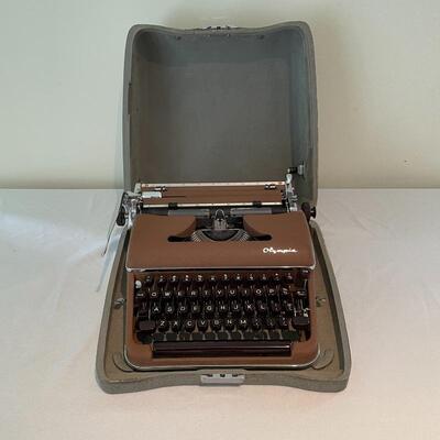 Lot 135 - Vintage Olympia De Luxe Portable Typewriter 