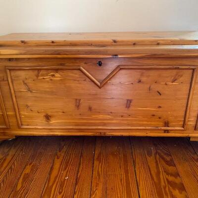 Lot MB139: The Standard Red Cedar Chest Company Blanket Chest/Bench