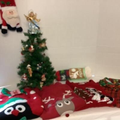 G - 820  Christmas Sweater Size 3 X  & Mini Tree Lot 