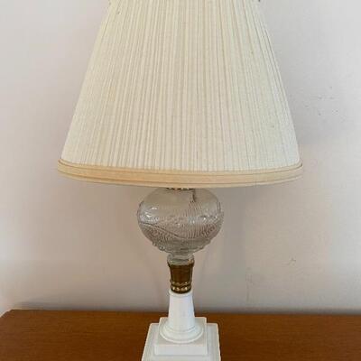 Lot MB141: Vintage Mirror, Lamp and More