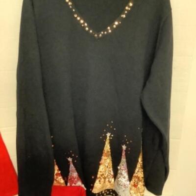 G - 822. Lot of Christmas Sweater 