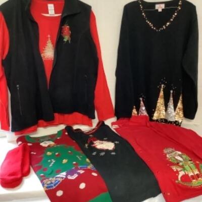 G - 822. Lot of Christmas Sweater 