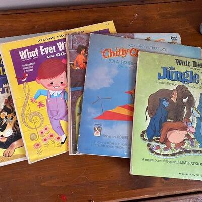 Lot MB143: Vintage Toys
