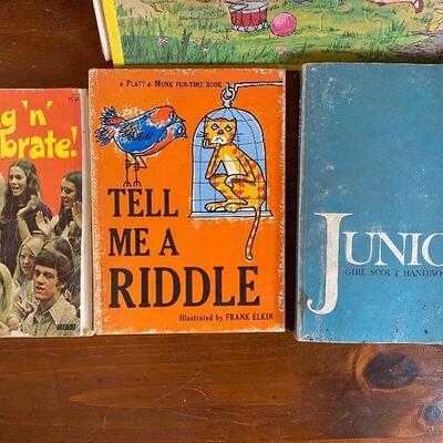 Lot MB145: Vintage Books and Puzzles 