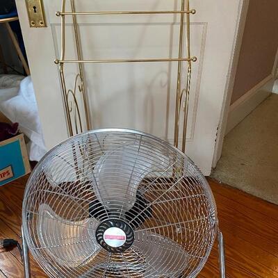 Lot MB145: Craftmans Fan and Quilt Rack 
