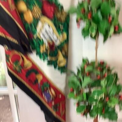 G - 825. Holly Jolly.  Lot  