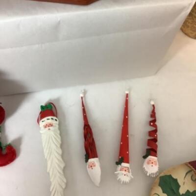 G - 825. Holly Jolly.  Lot  