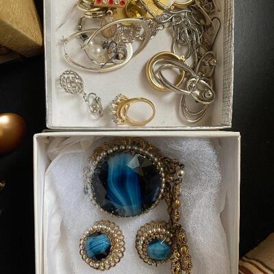 Lot Den149: Vintage Jewelry (Coro and More) 
