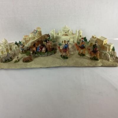 G - 828 Unique Nativity Scene 