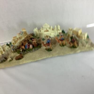 G - 828 Unique Nativity Scene 