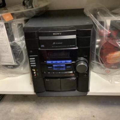 G - 829. SONY Compact Disc Deck Receiver  & Speakers 