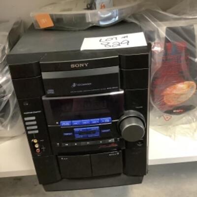 G - 829. SONY Compact Disc Deck Receiver  & Speakers 