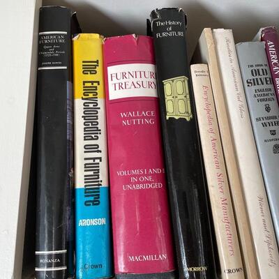 Lot 143 - The Collectorâ€™s Reference Books