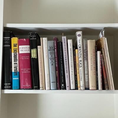 Lot 143 - The Collectorâ€™s Reference Books