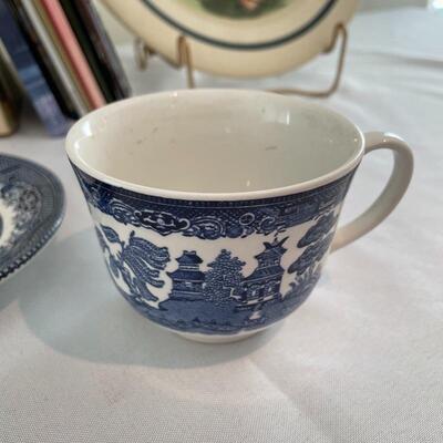 Lot 144 - Leslie Holmes Signed Print, Iden Pottery and Books on Great Britain