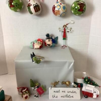 G - 833 Artisan Crafted Ornament Lot 