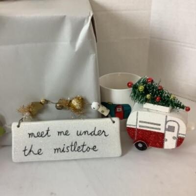 G - 833 Artisan Crafted Ornament Lot 