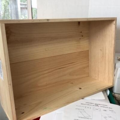 G - 834. Miscellaneous Ornament & Storage box Lot