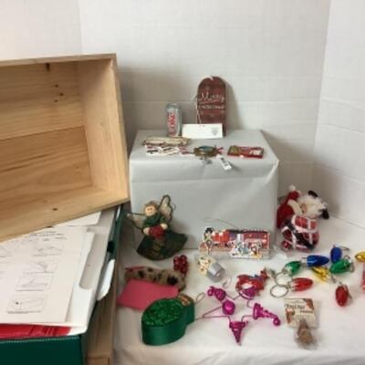 G - 834. Miscellaneous Ornament & Storage box Lot