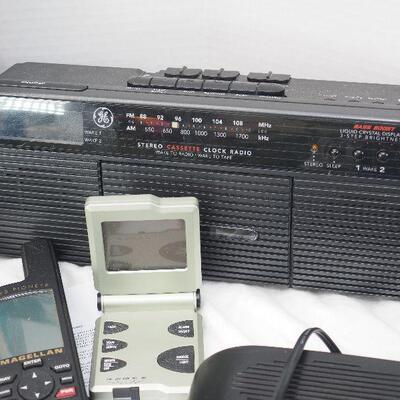 Lot 26: Electronics #1 clock radios