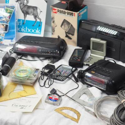 Lot 26: Electronics #1 clock radios