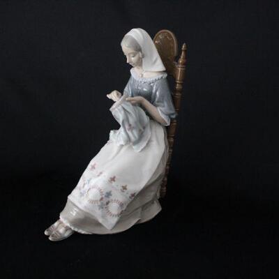 Lot #239: Lladro #4865 "The Embroiderer" Porcelain Figurine 