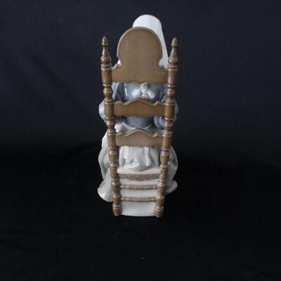 Lot #239: Lladro #4865 "The Embroiderer" Porcelain Figurine 