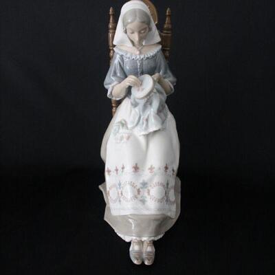 Lot #239: Lladro #4865 "The Embroiderer" Porcelain Figurine 