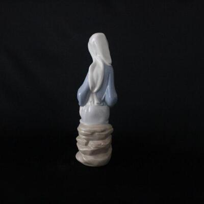 Lot #245: Lladro #4972 Girl with Lilies Porcelain Figurine 