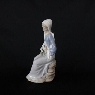 Lot #245: Lladro #4972 Girl with Lilies Porcelain Figurine 