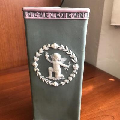 Lot 35L:  Vases