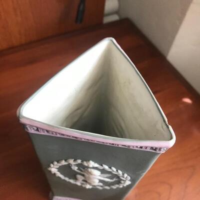 Lot 35L:  Vases
