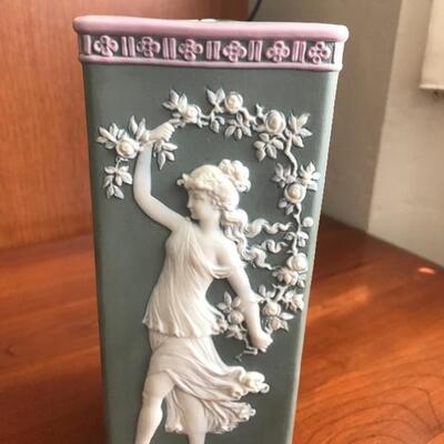 Lot 35L:  Vases