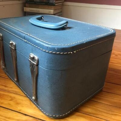 Lot 112B2:  Vintage Carry On Luggage