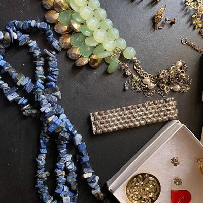 Lot 149: Vintage Jewelry Lot 