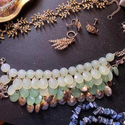 Lot 149: Vintage Jewelry Lot 