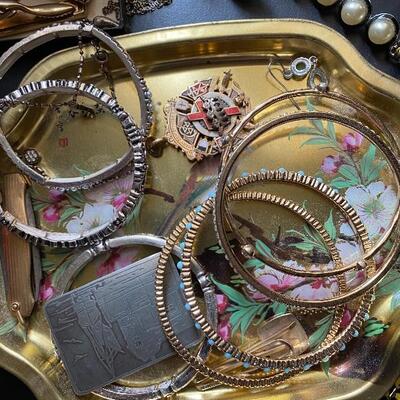 Lot 149: Vintage Jewelry Lot 