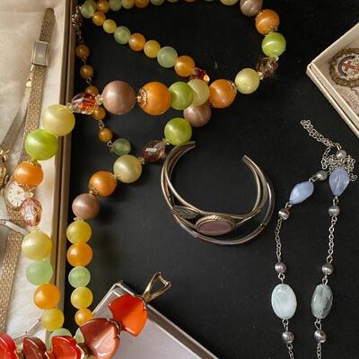 Lot 149: Vintage Jewelry Lot 