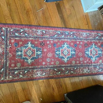 Lot 304: Smaller Vintage Runner