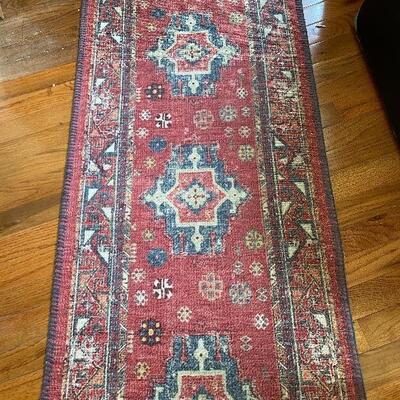 Lot 304: Smaller Vintage Runner