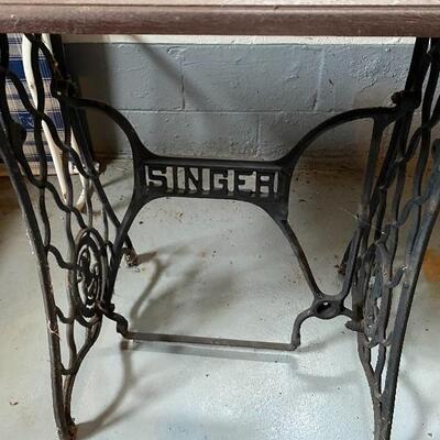 Lot 310: Singer Sewing Machine Sofa/Entry Way Table