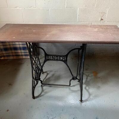 Lot 310: Singer Sewing Machine Sofa/Entry Way Table
