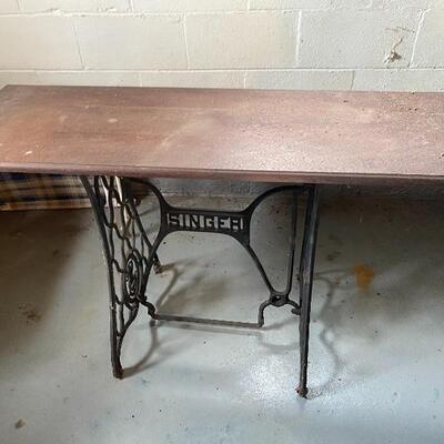 Lot 310: Singer Sewing Machine Sofa/Entry Way Table