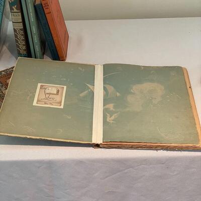 Lot 151 - Vintage/Antique Childrenâ€™s Classics 